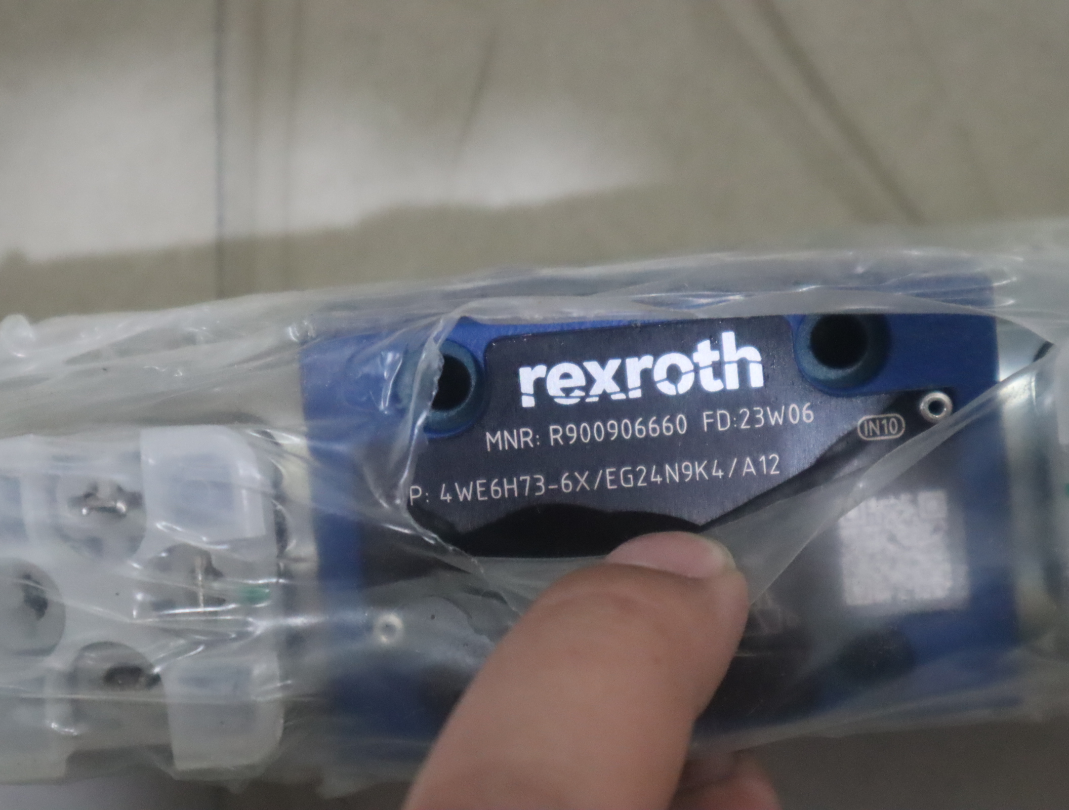 R900906660 4WE6H73-6X/EG24N9K4/A12 德国力士乐REXROTH电磁阀