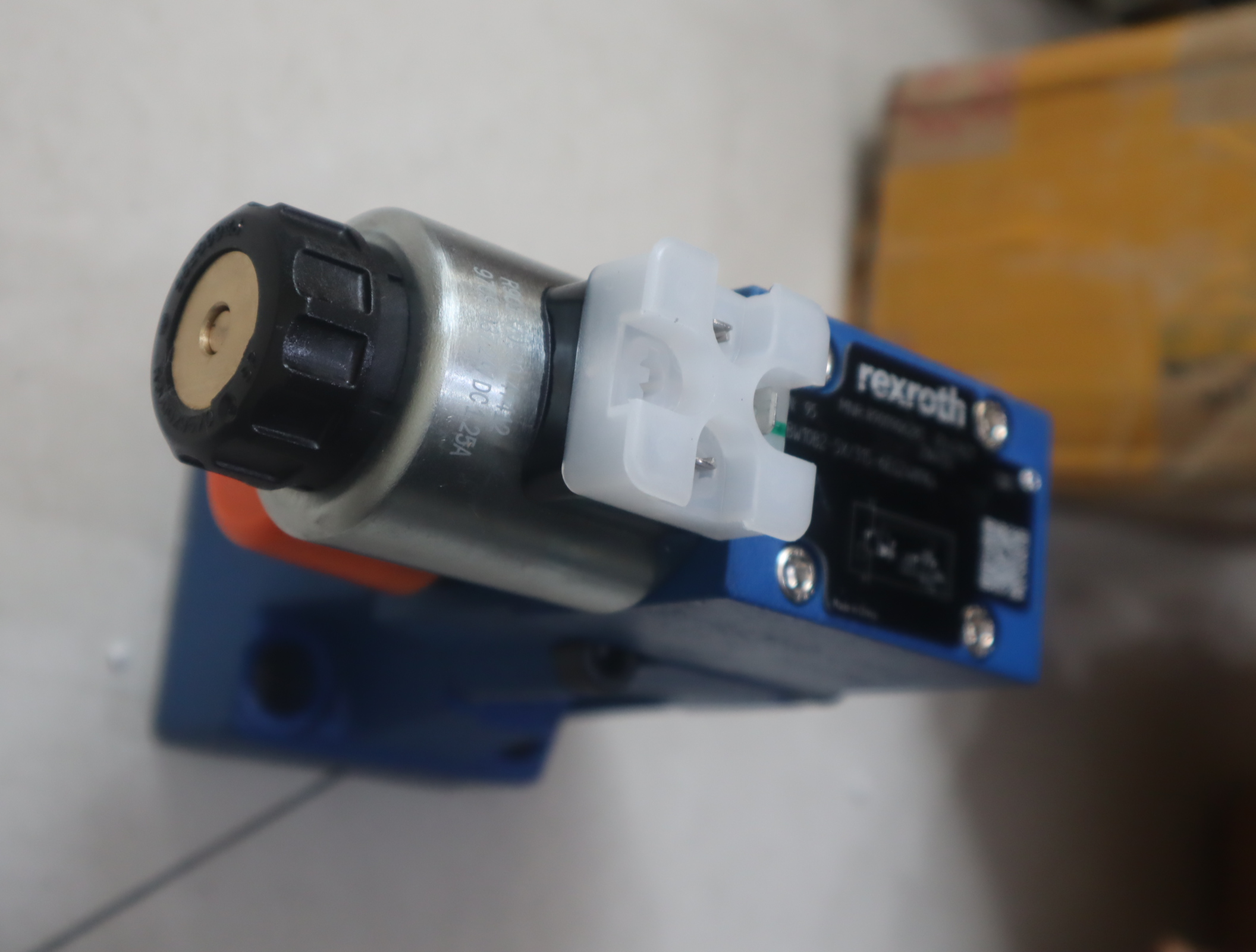 R900906285 DBW10B2-5X/315-6EG24N9K4 力士乐REXROTH