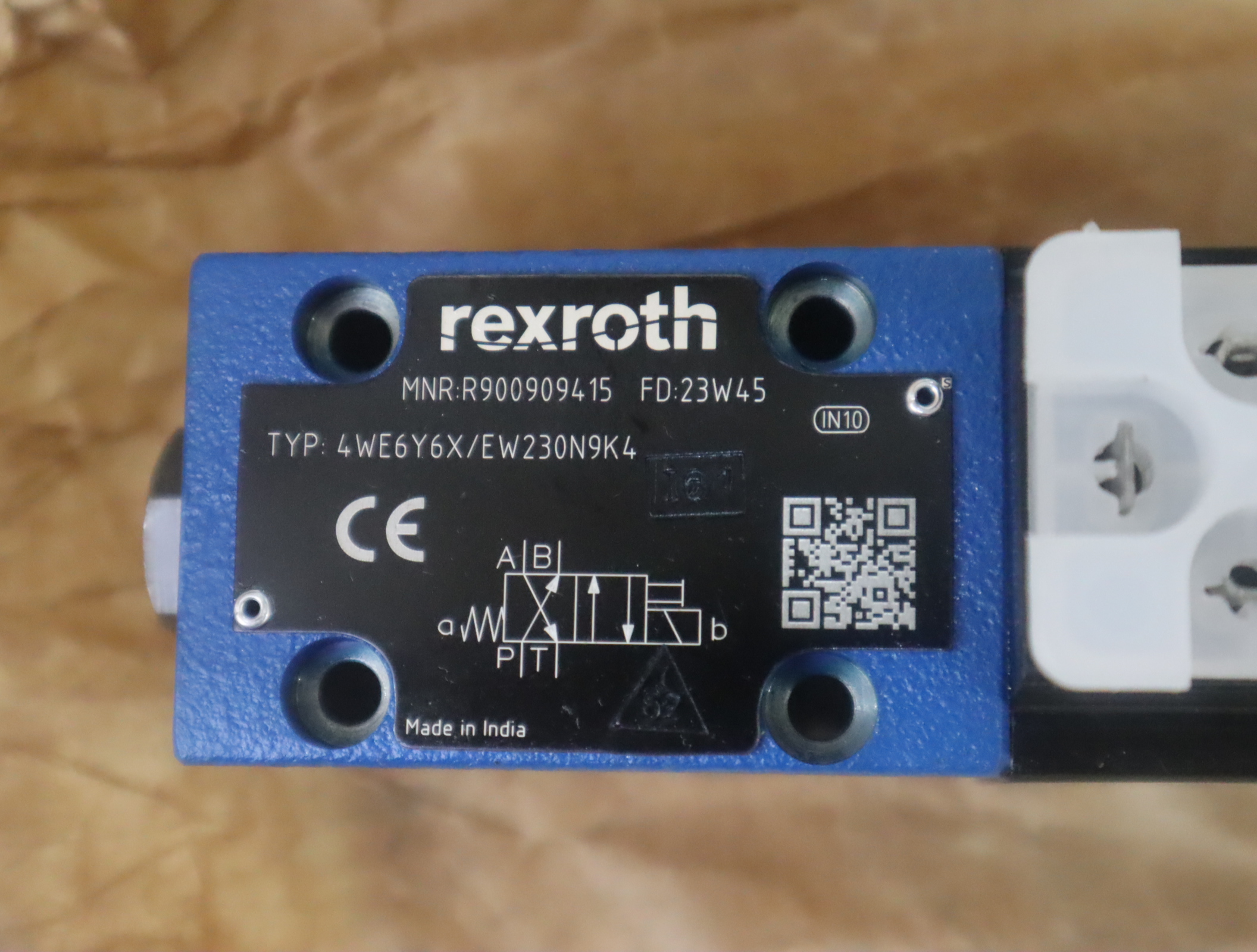 R900909415 4WE6Y6X/EW230N9K4 德国力士乐REXROTH电磁阀