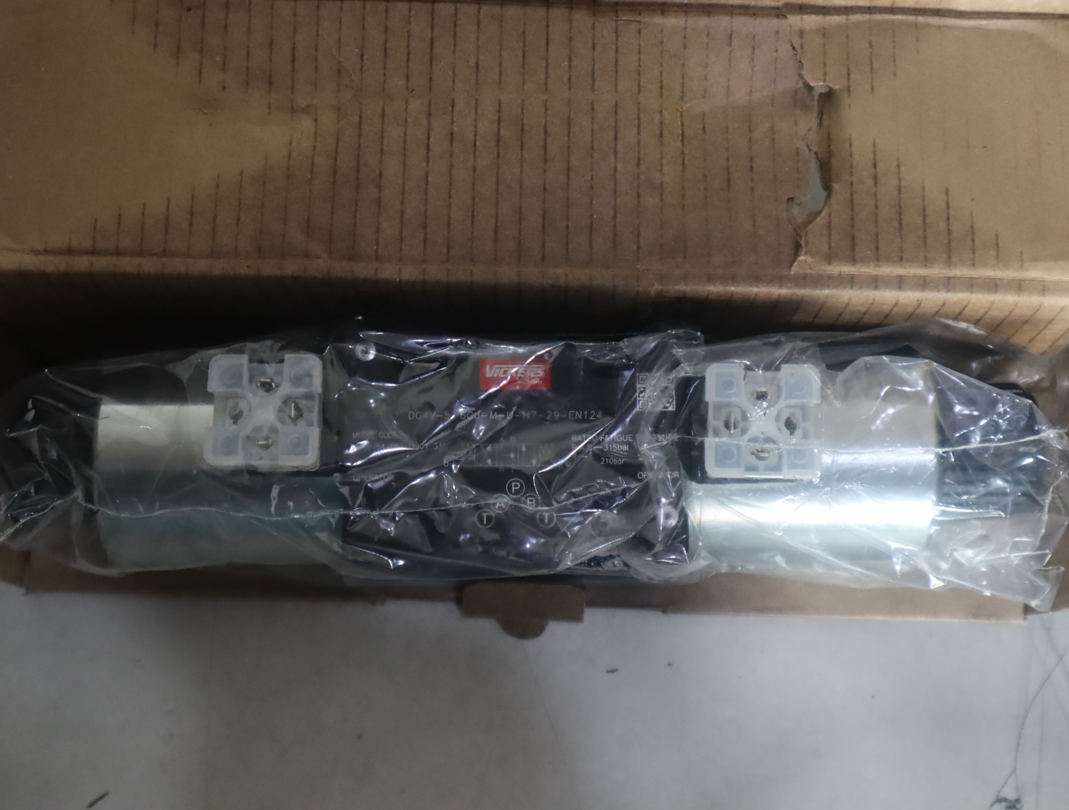 DG4V-5-6CJ-M-U-H7-29-EN124 6050164-002 威格士VICKERS丹佛斯