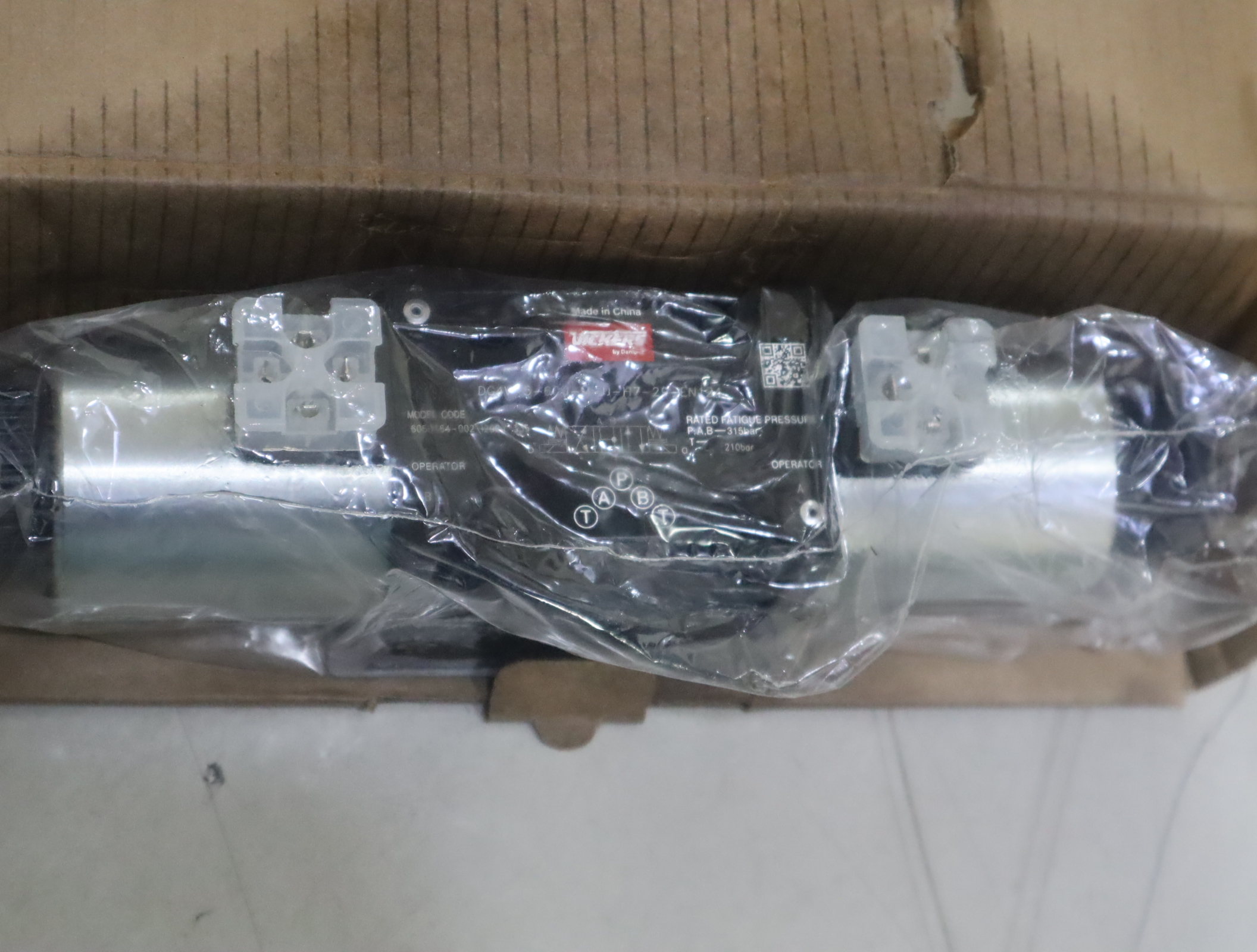 DG4V-5-6CJ-M-U-H7-29-EN124 6050164-002 威格士VICKERS丹佛斯