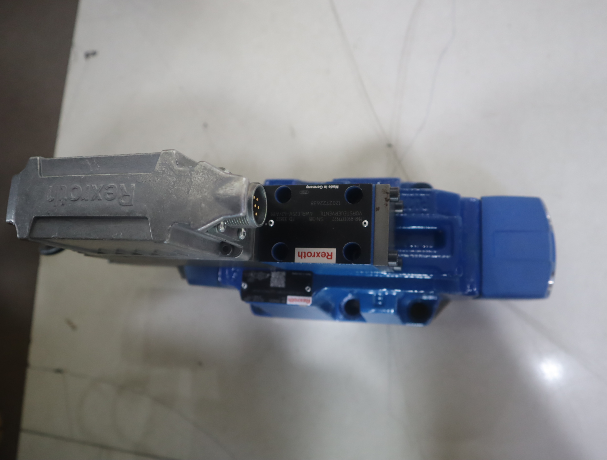 R901401731 4WRLE25V370M-42/MXY/24A1 力士乐REXROTH比例阀