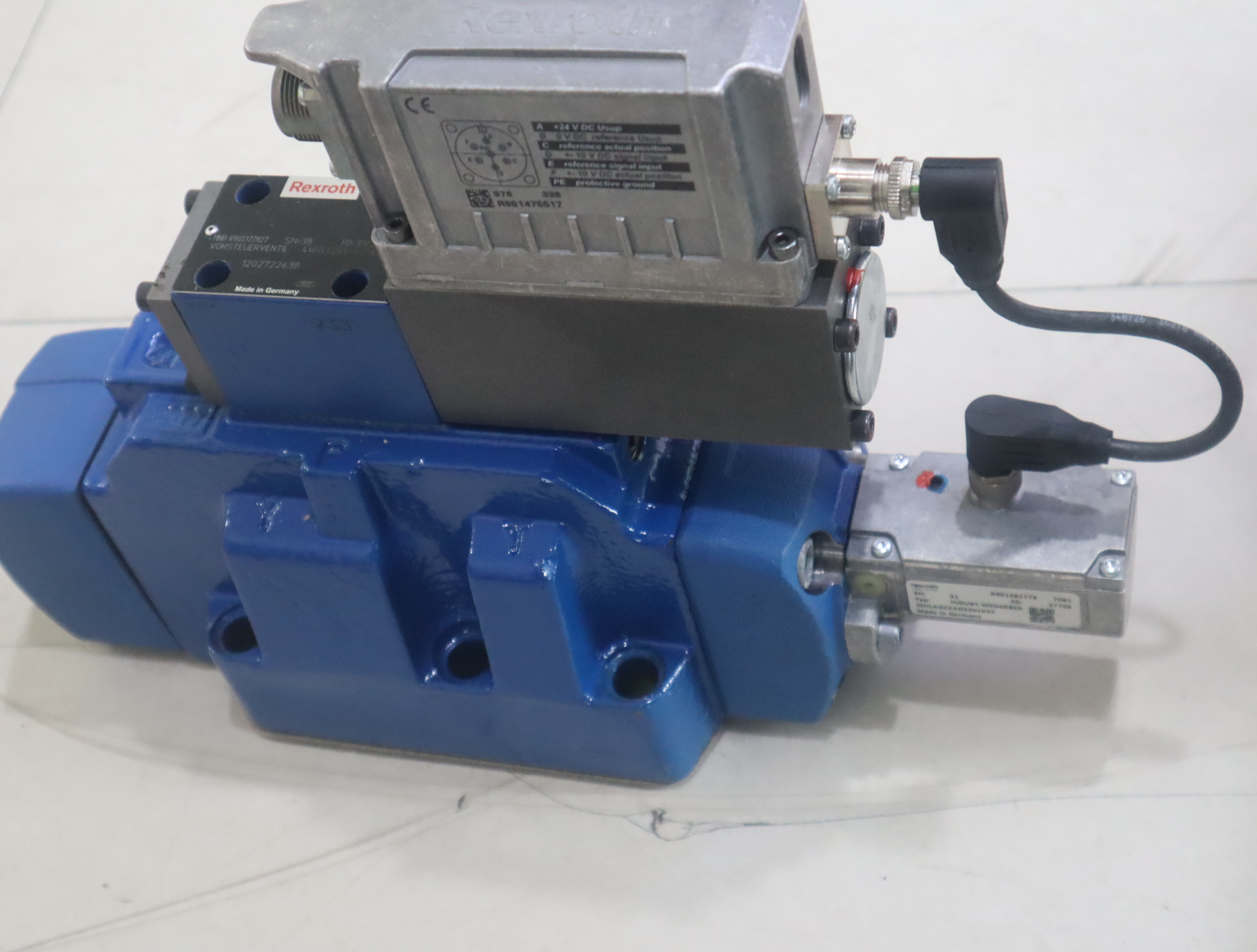 R901401731 4WRLE25V370M-42/MXY/24A1 力士乐REXROTH比例阀