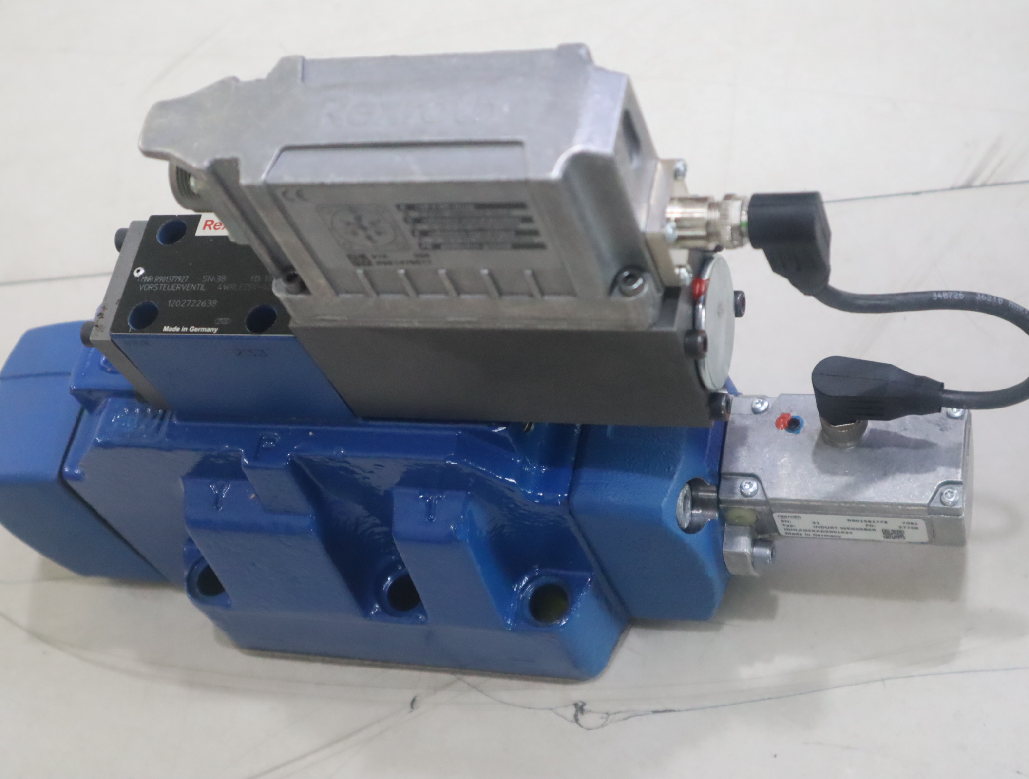 R901401731 4WRLE25V370M-42/MXY/24A1 力士乐REXROTH比例阀