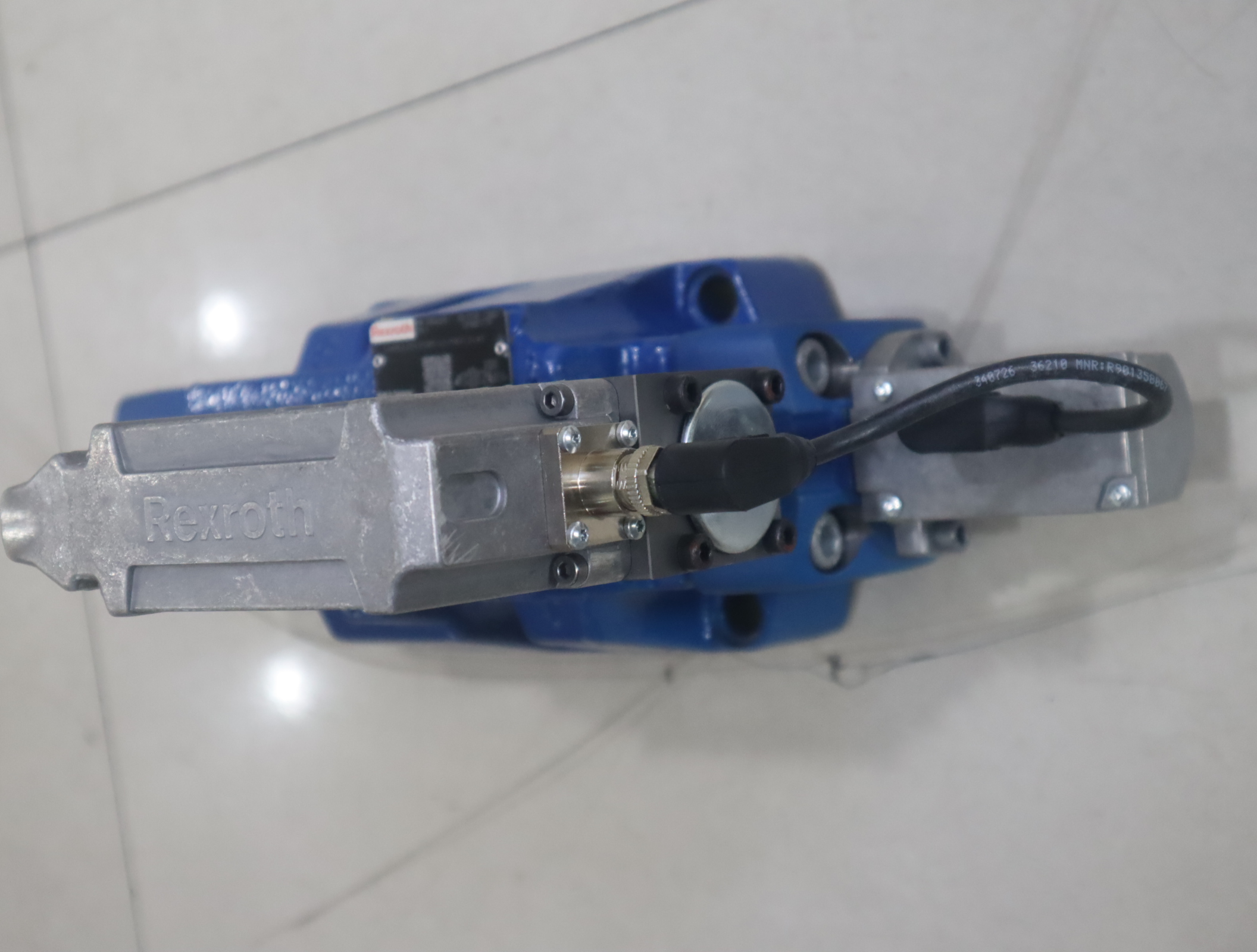 R901401731 4WRLE25V370M-42/MXY/24A1 力士乐REXROTH比例阀