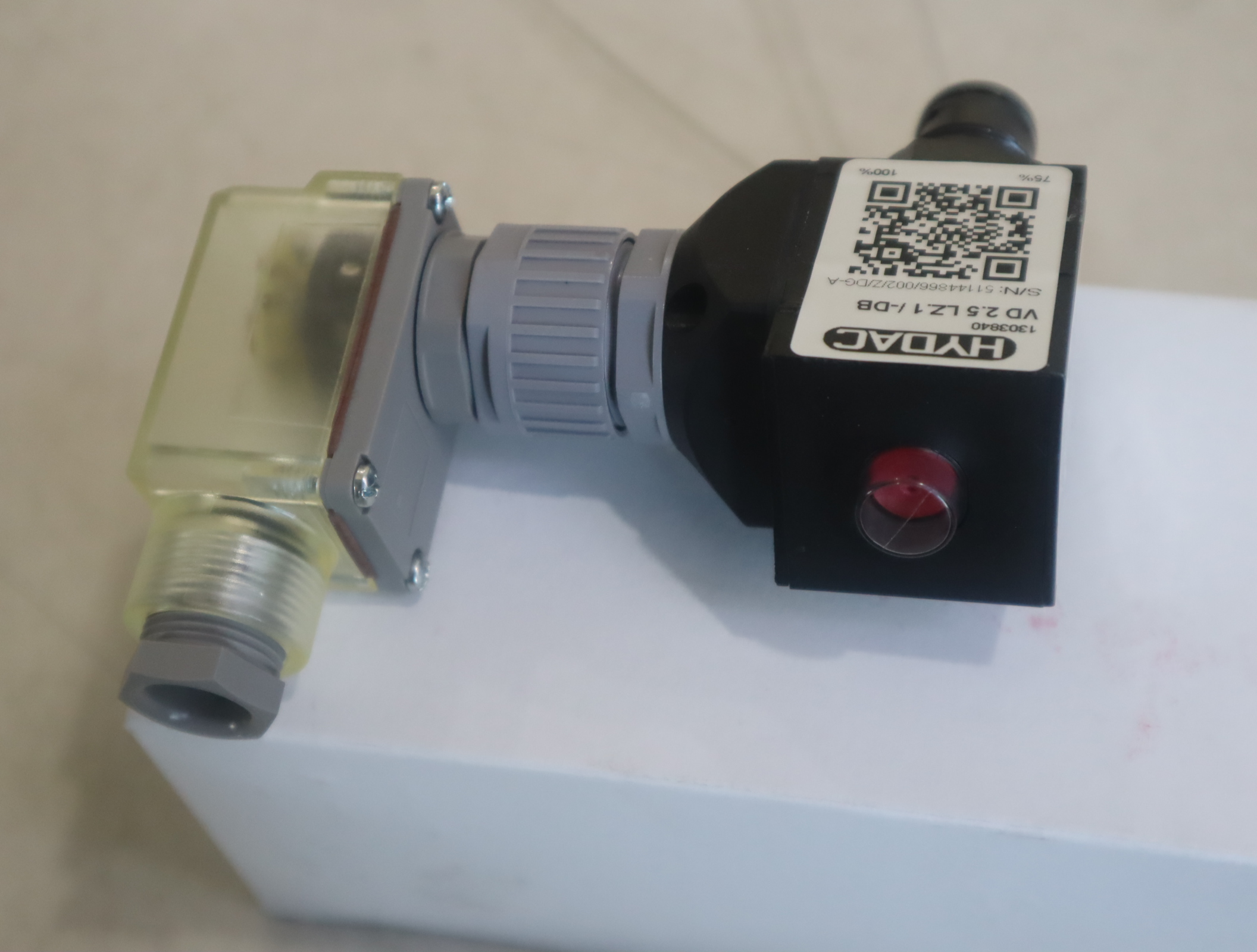 1303840 VD2.5LZ.1/-DB Z/DI-A 德国贺德克HYDAC压力温度传感器