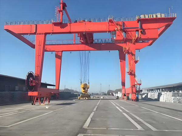 山东青岛集装箱龙门吊厂家 轨道式集装箱龙门吊的结构特点