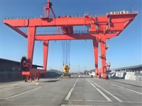 山东青岛集装箱龙门吊厂家 轨道式集装箱龙门吊的结构特点