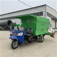 养牛用饲草车 单侧出料撒料车 大型牧场抛料车