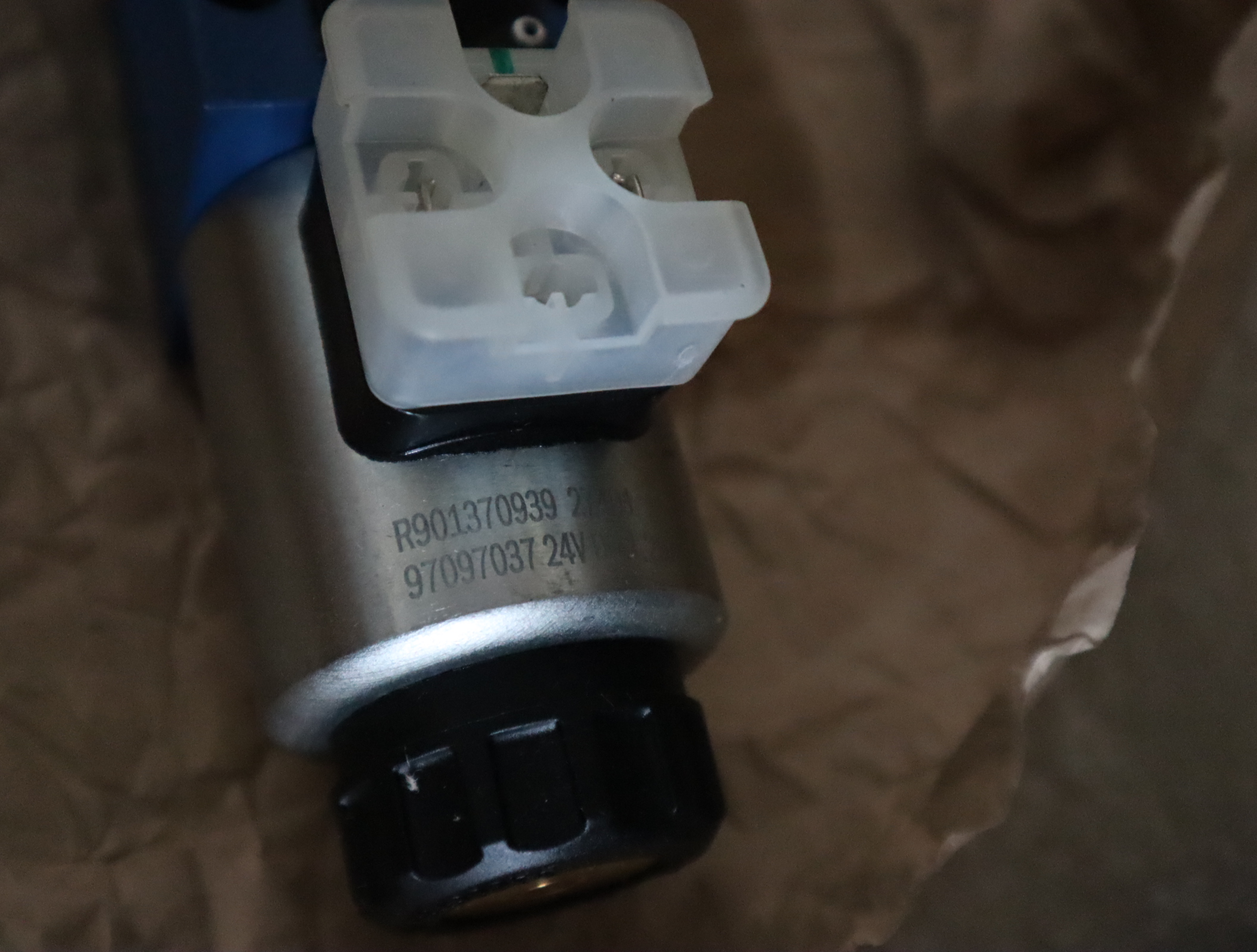 R900568899 4WE6D6X/OFEG24N9K4/B10 德国力士乐REXROTH电磁阀