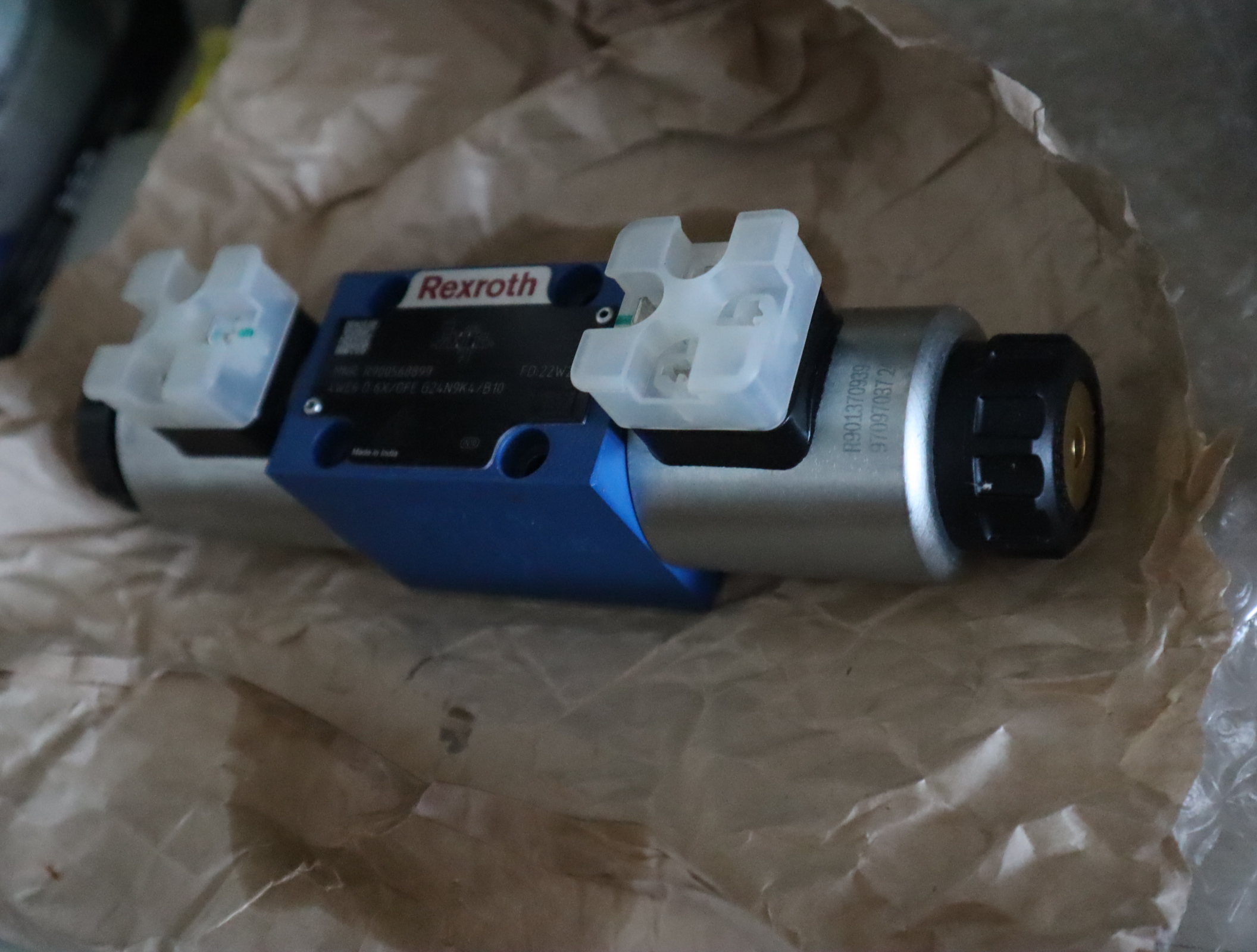 R900568899 4WE6D6X/OFEG24N9K4/B10 德国力士乐REXROTH电磁阀