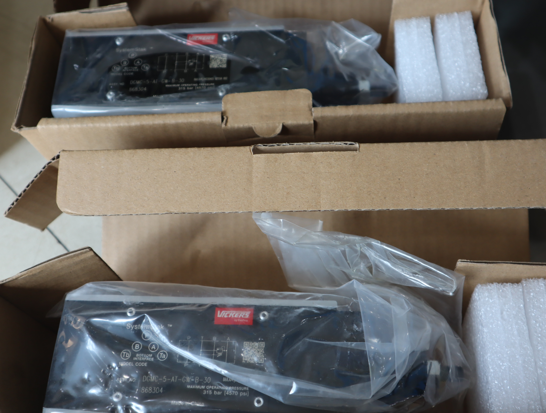 DGMC-5-AT-GW-E-B-30 ID:868305 美国威格士VICKERS减压阀 丹佛斯