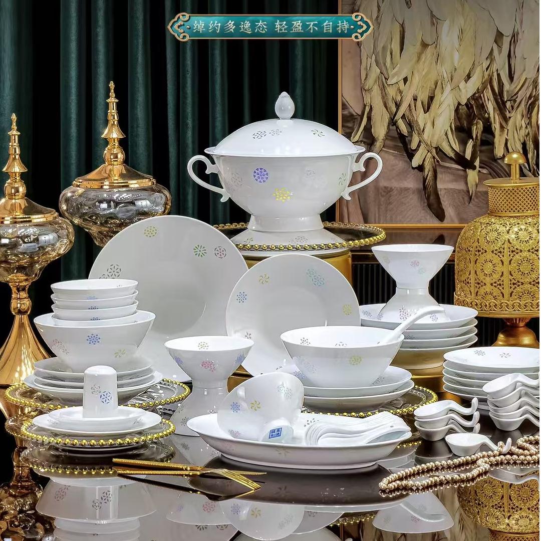 景德 镇2025新款釉下彩玲珑瓷餐具中式碗碟套装家用高级感碗盘乔迁