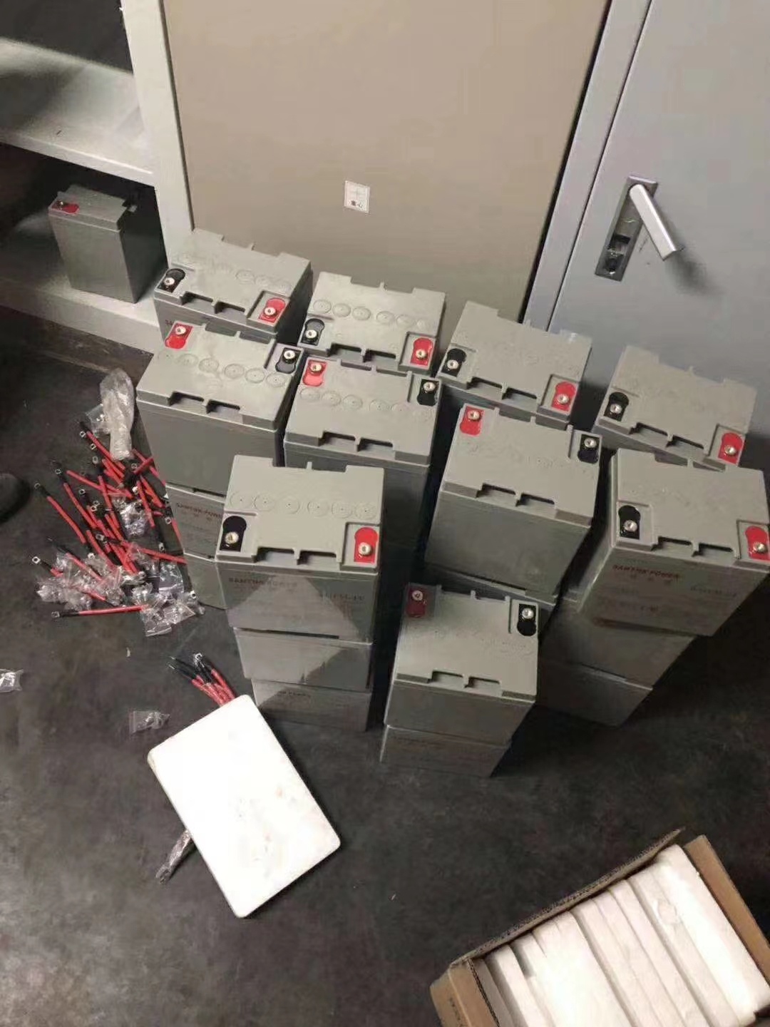 上 海 磷酸铁锂电池高价回收 各区上门免费估价 合作新能源电池组收购