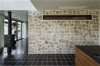 庭院外墙 天然乱石片厂家 公园小区地铺石砖 黄锈石碎拼地面