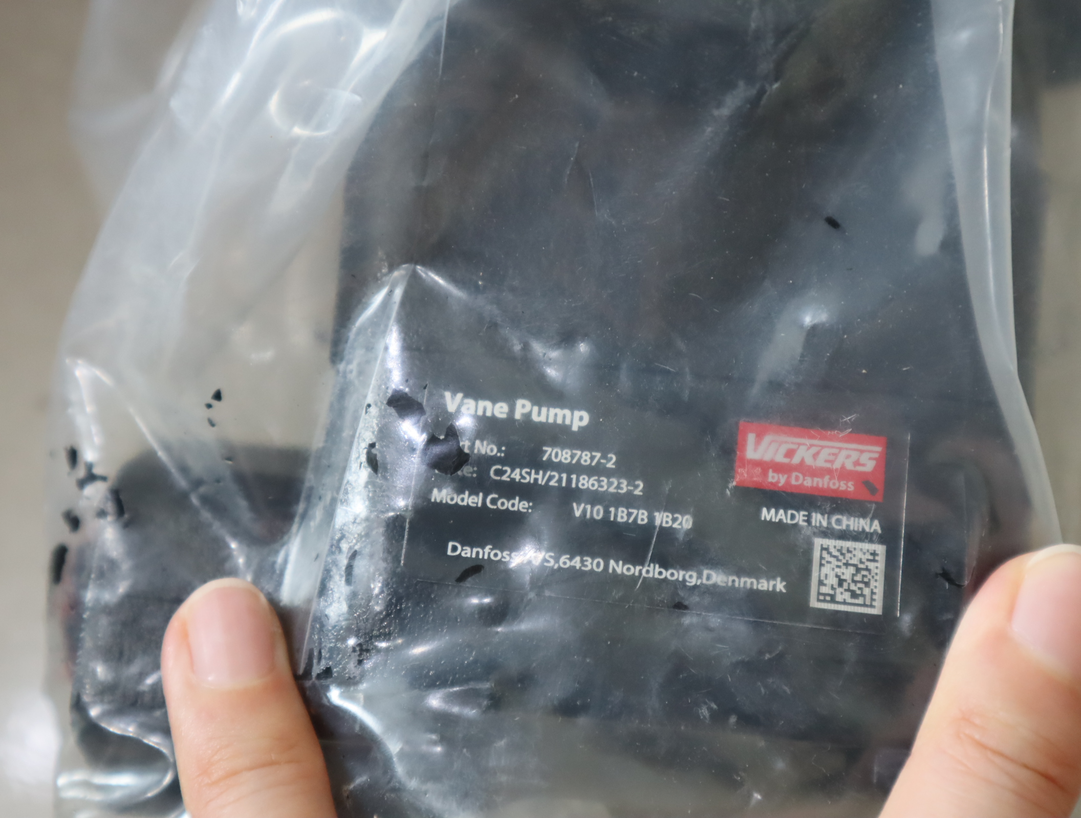 V101B7B1B20 708787-2 美国威格士VICKER叶片泵 C24SH/21186323-2