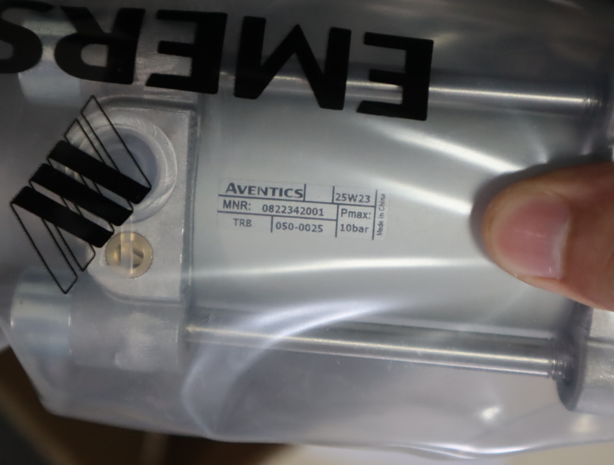 0822397033 0830100372 0822342001 德国安沃驰AVENTICS气动阀气缸