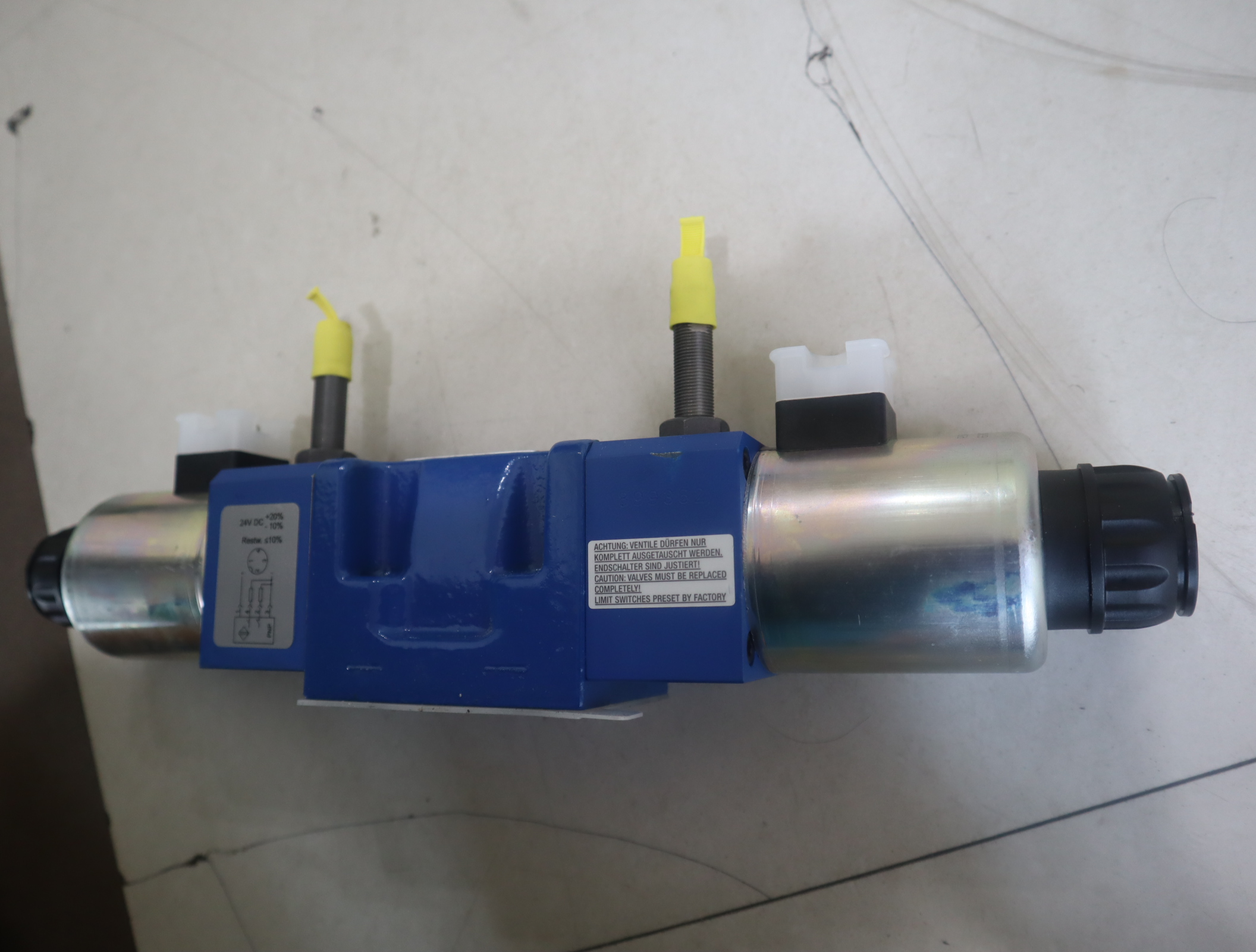 R901340665 5-4WE10J5X/EG24K4QS0G24W/M 德国力士乐REXROTH电磁阀