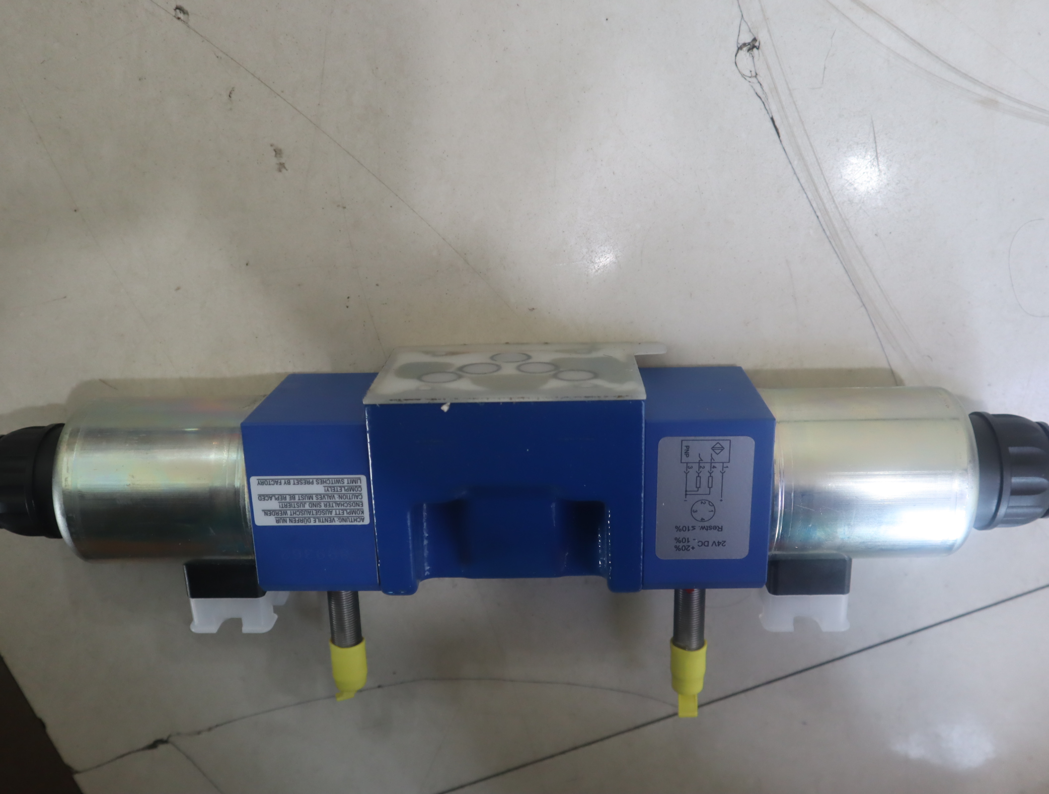 R901340665 5-4WE10J5X/EG24K4QS0G24W/M 德国力士乐REXROTH电磁阀