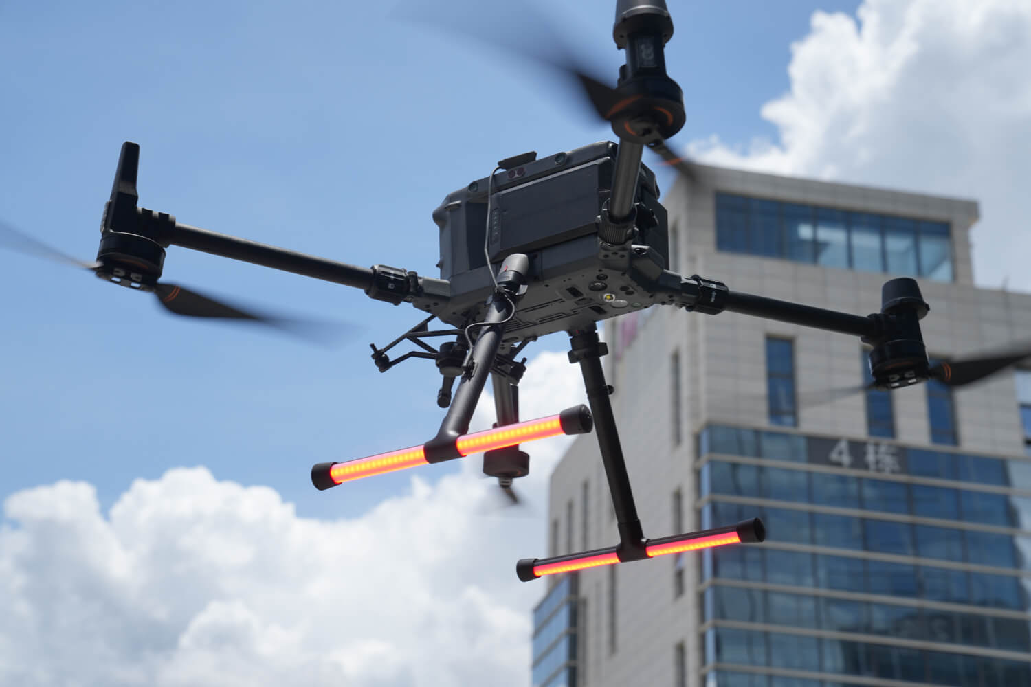 DJI经纬M350/M300无人机多功能脚架灯FL350全彩灯光标定