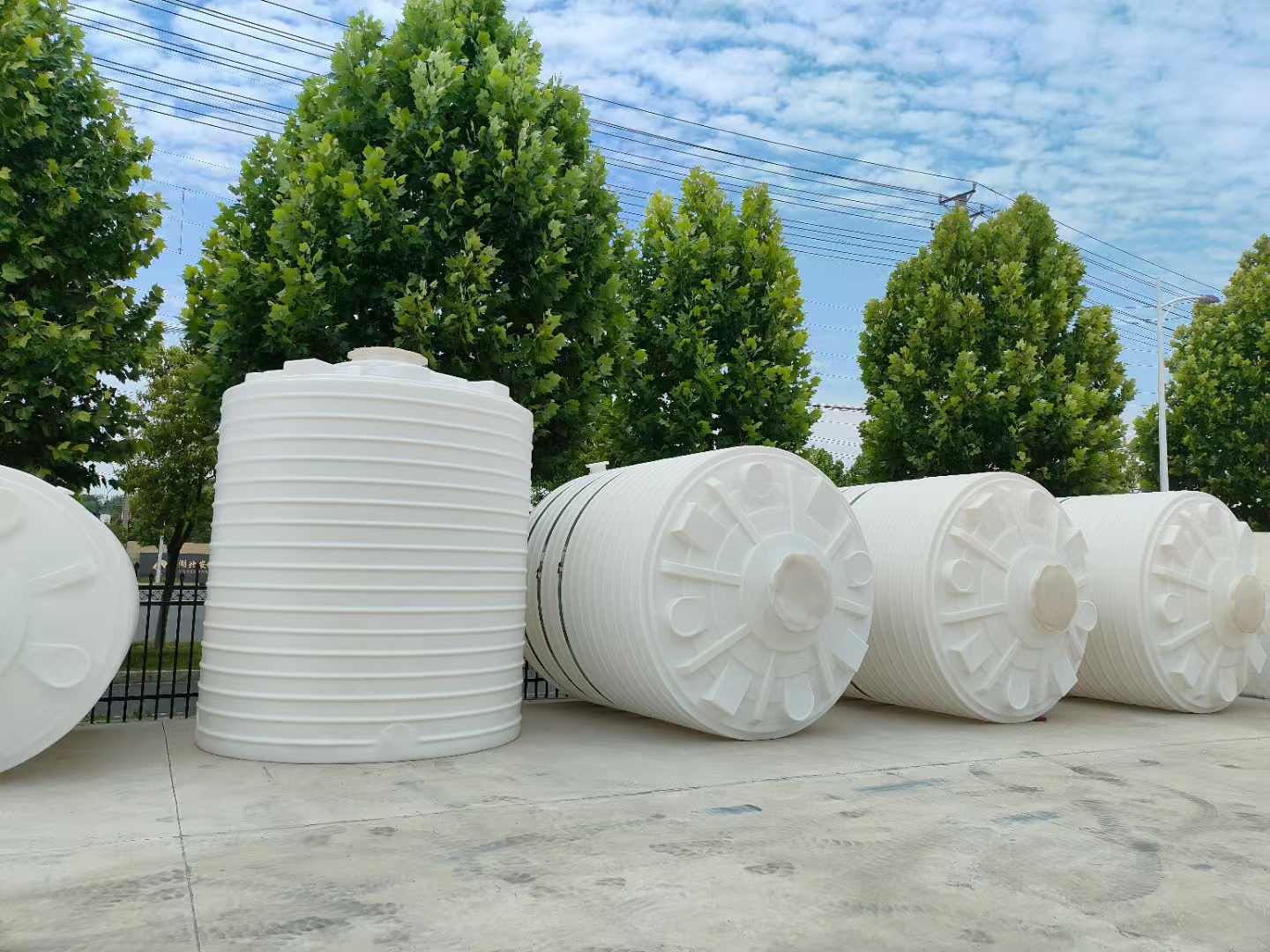 湖北宜昌PE塑料桶 乙酸钠药剂储罐 20吨水处理水箱 耐酸碱塑料水塔