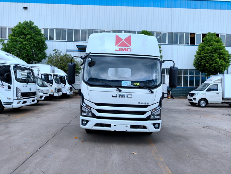 江铃凯运排半3.7米冷藏车 带卧铺跑长途蓝牌冷链运输车