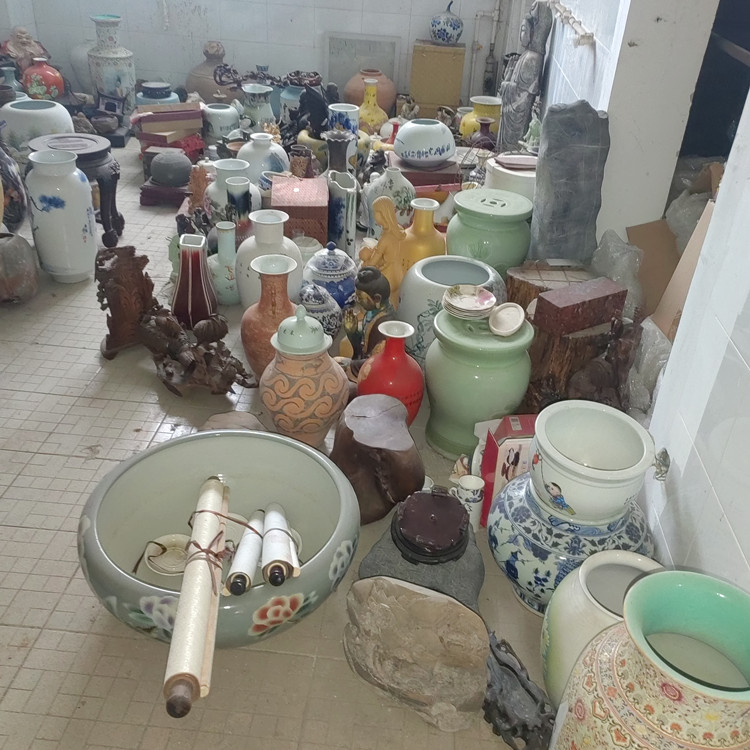 老瓷器回收+上海瓷器老花瓶回收+一直在线接单