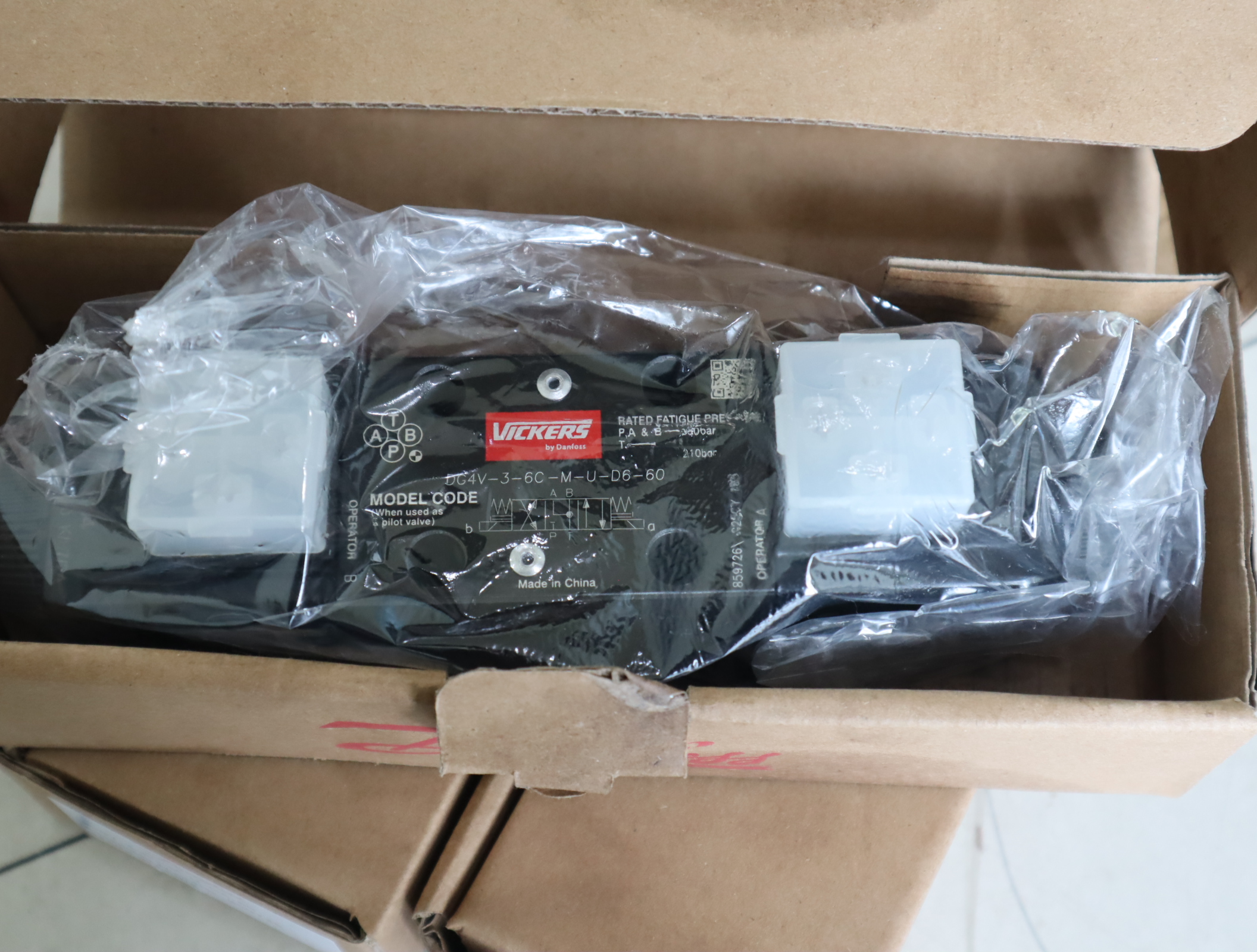 DG4V-3-6C-M-U-D6-60 859726 威格士VICKERS电磁阀丹佛斯DANFOSS