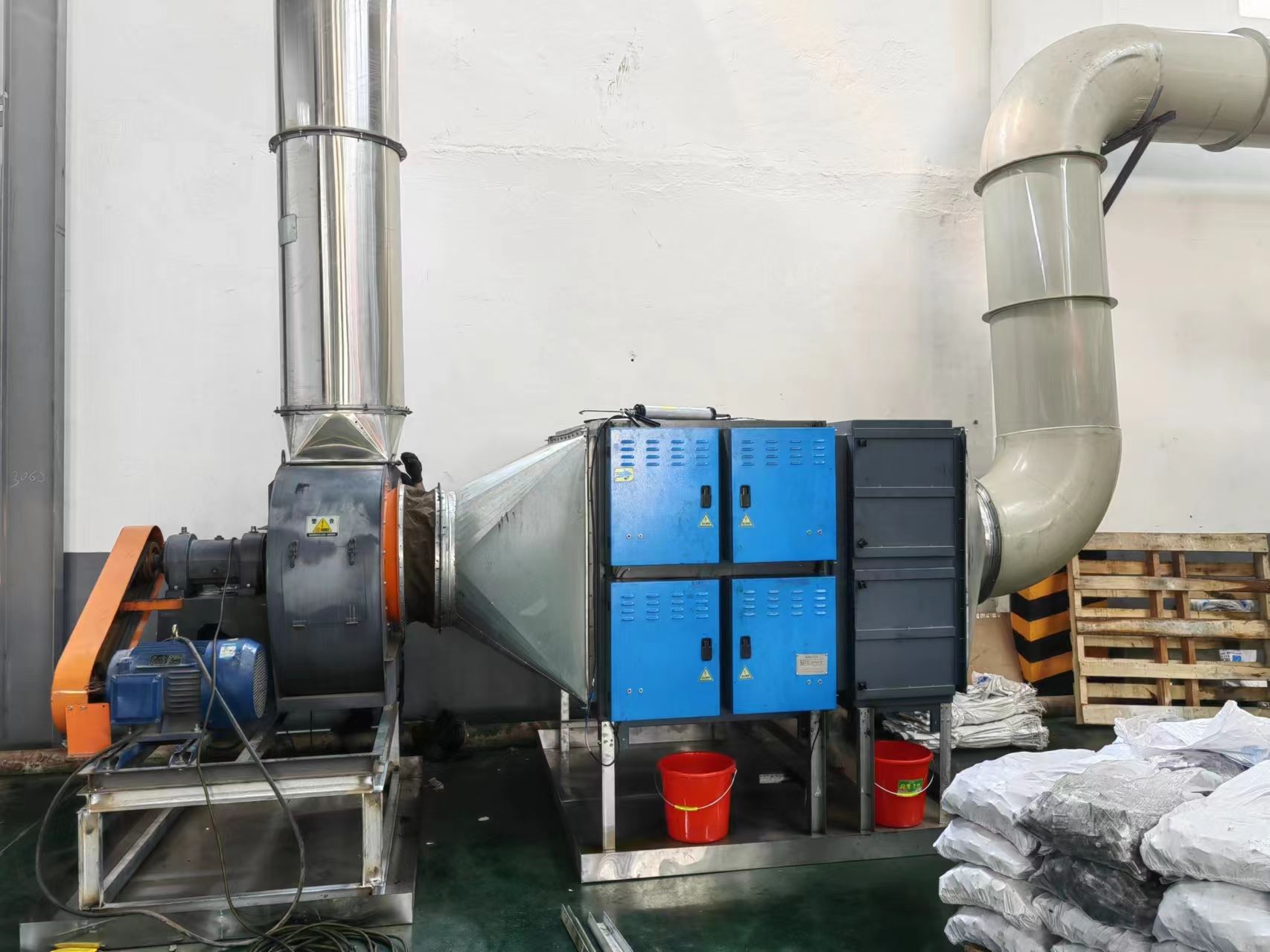 德益环保 出售挤压机油烟净化器 降音降噪 处理风量大 使用寿命长