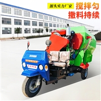 加厚箱体撒料车 25马力喂料车详细参数 三轮撒草车图片