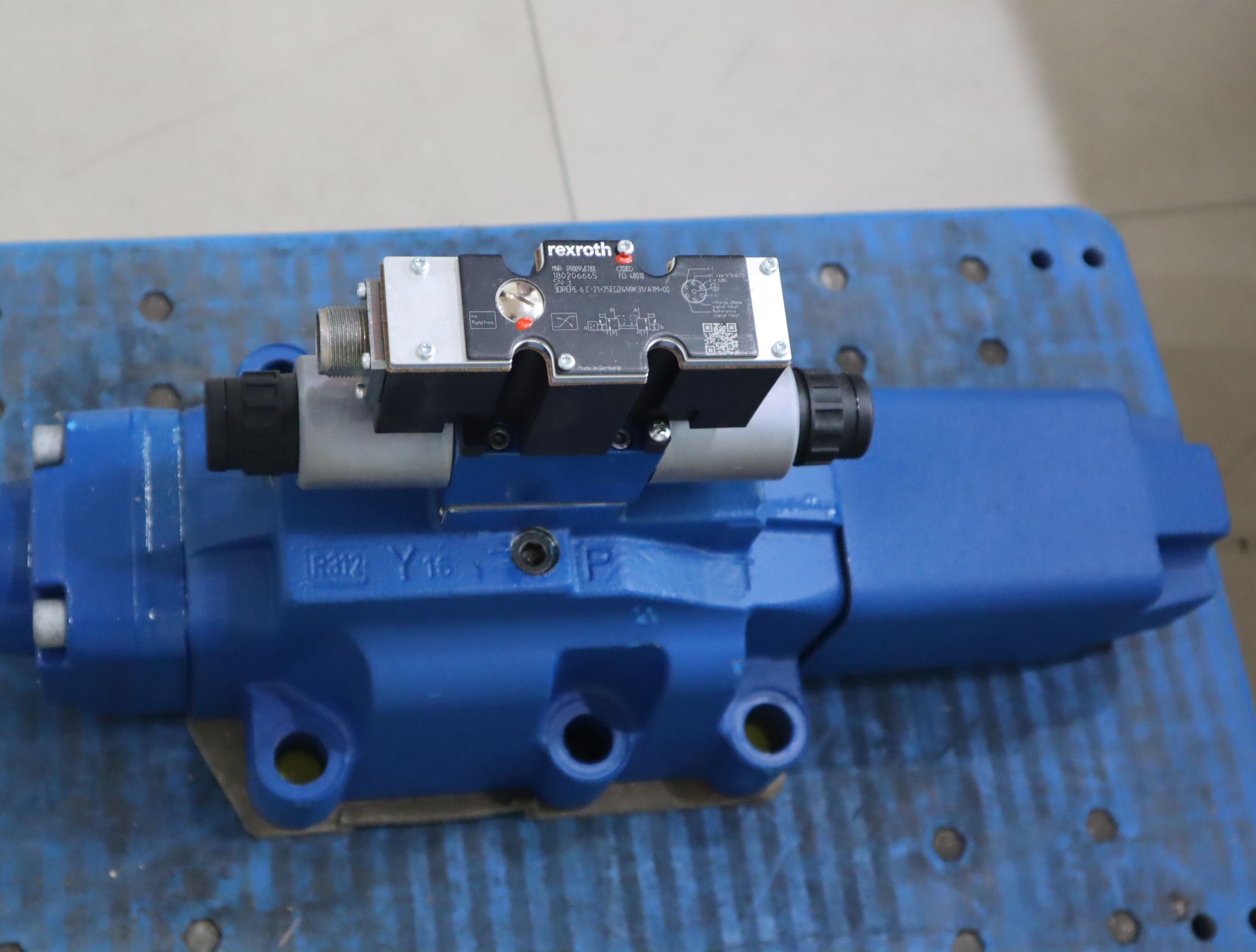 4WRZE32W8-520-70/6EG24N9K31/A1D3M R900769053 力士乐REXROTH