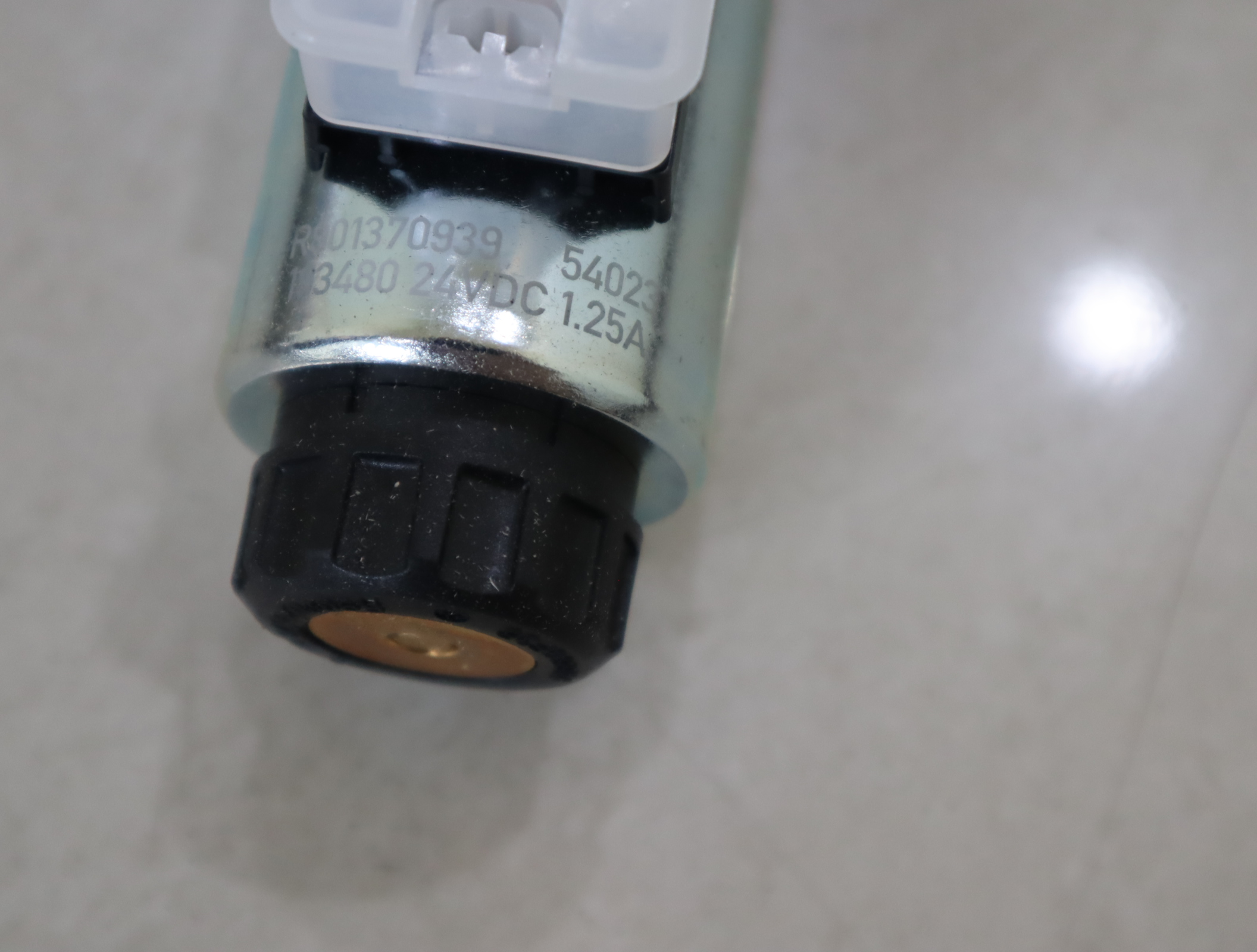 R901093505 4WE6E6X/EG24N9K4/ZV 4WE6E62/EG24N9K4/ZV REXROTH