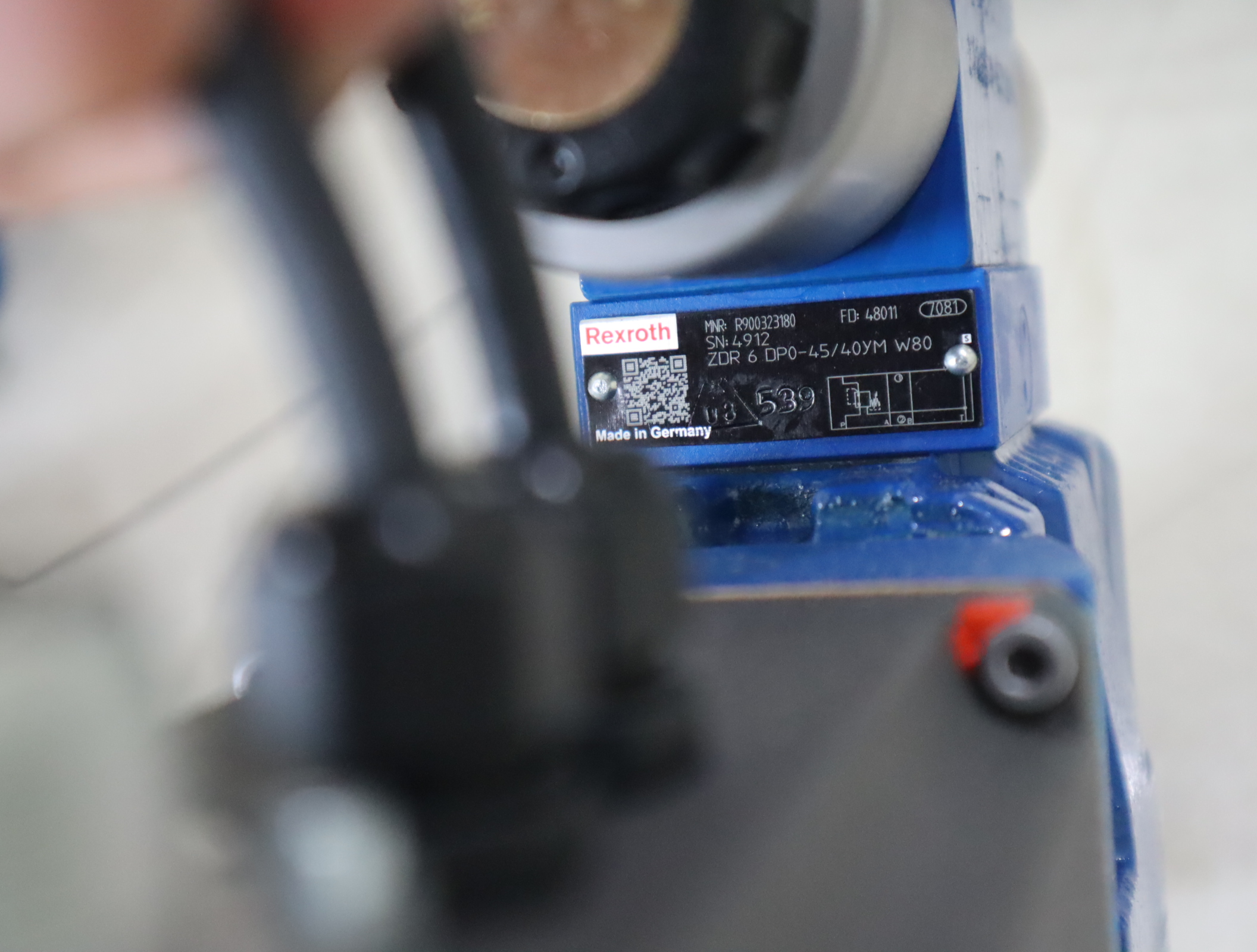 R901036444 4WRKE10W8-100L-3X/6EG24ETK31/F1D3M 力士乐REXROTH阀