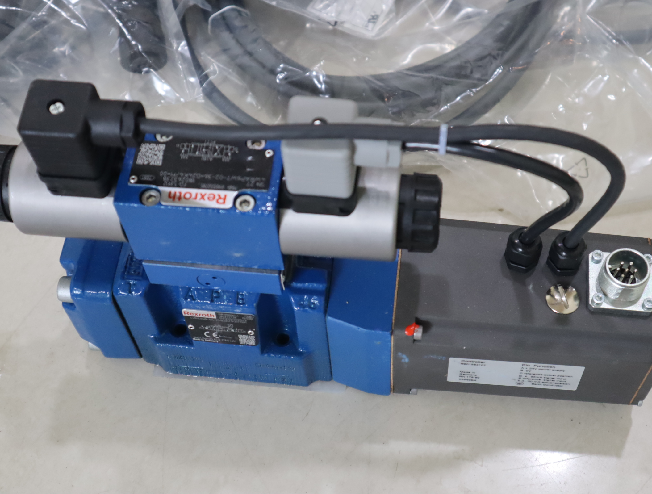 R901036444 4WRKE10W8-100L-3X/6EG24ETK31/F1D3M 力士乐REXROTH阀