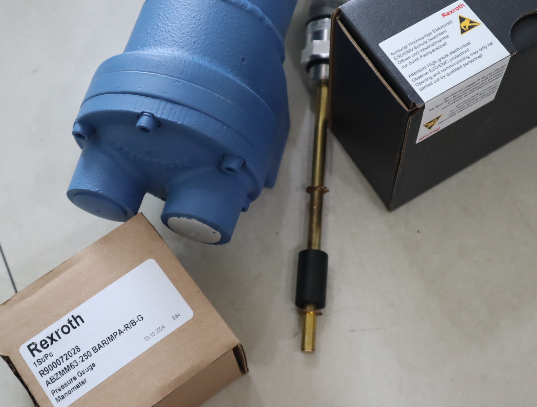 R900072028 ABZMM 63- 250BAR/MPA-R/B-G 力士乐REXROTH压力表 