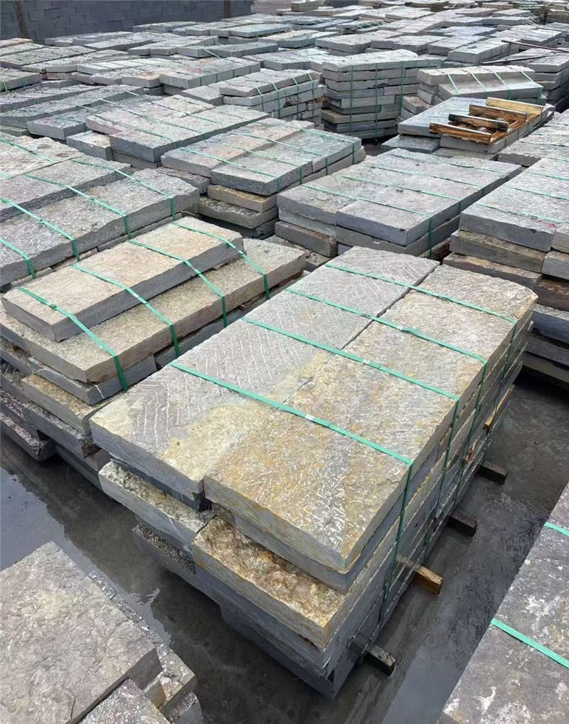 园林假山 锈石旧石板厂家 庭院黄砂岩条石 老石板石材