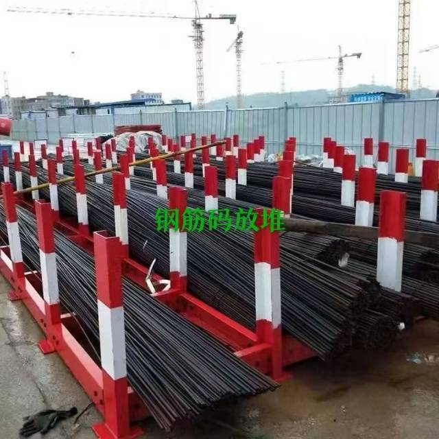 钢筋码放堆