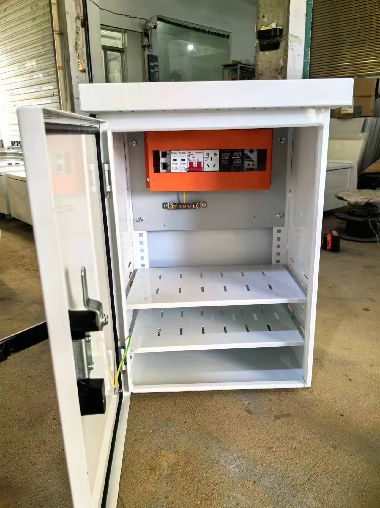 驰茗科技 供应 室外抱杆控制箱 隔热涂料实现高温保护 细节详情及特点