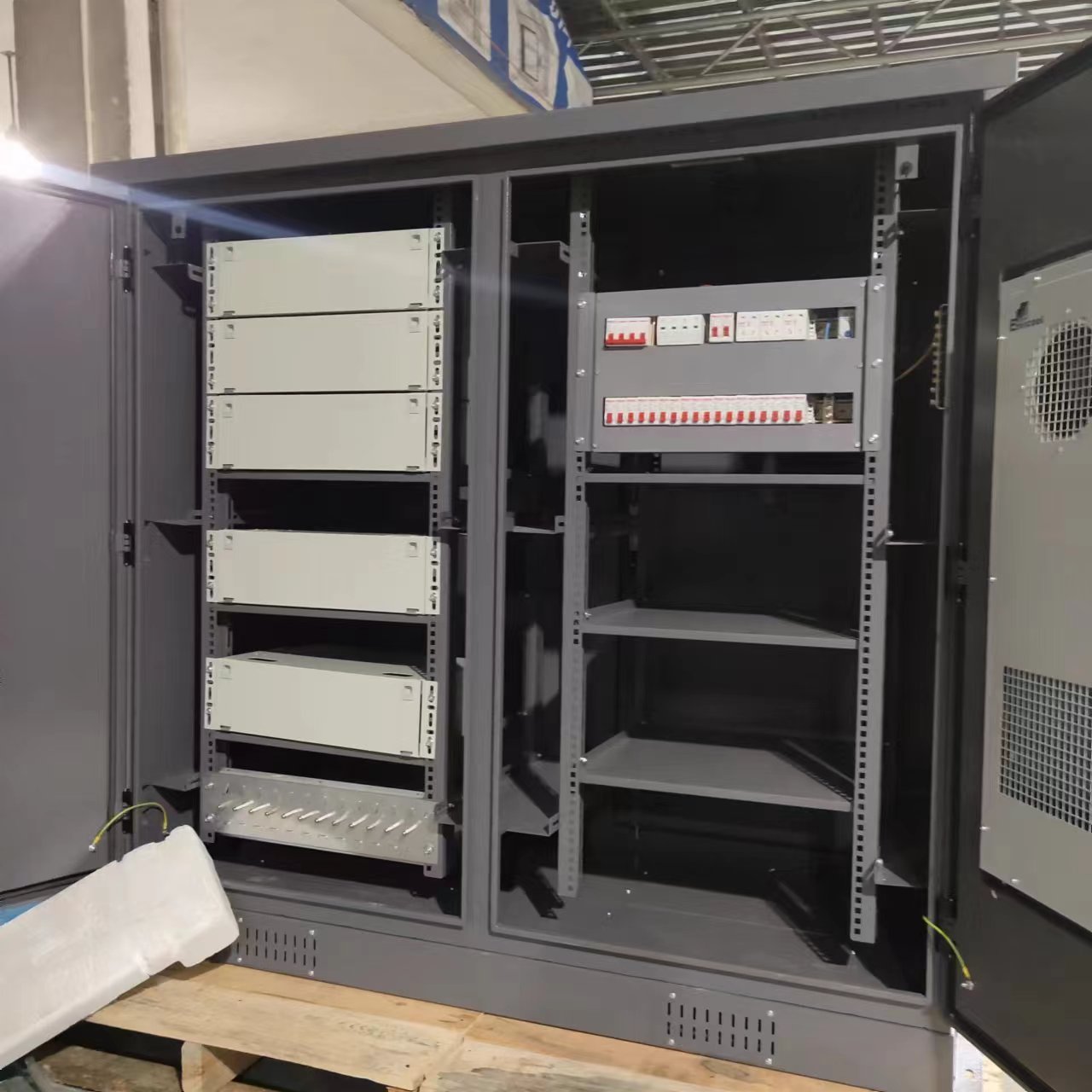 驰茗科技 出售 视频监控抱杆箱 电源网络二合一防雷器、 制造商,可电话详谈