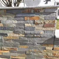 主背景墙 青绿色板岩铺地面 青锈色碎拼石 青石板踏步石