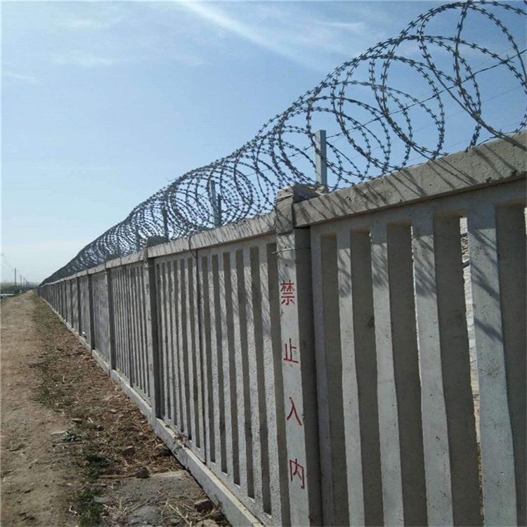 不锈钢滚笼防锈防护网公路镀锌刀片刺绳201螺旋刀刺网使用年限