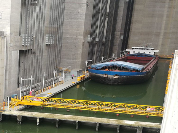 豫中垂直升船机