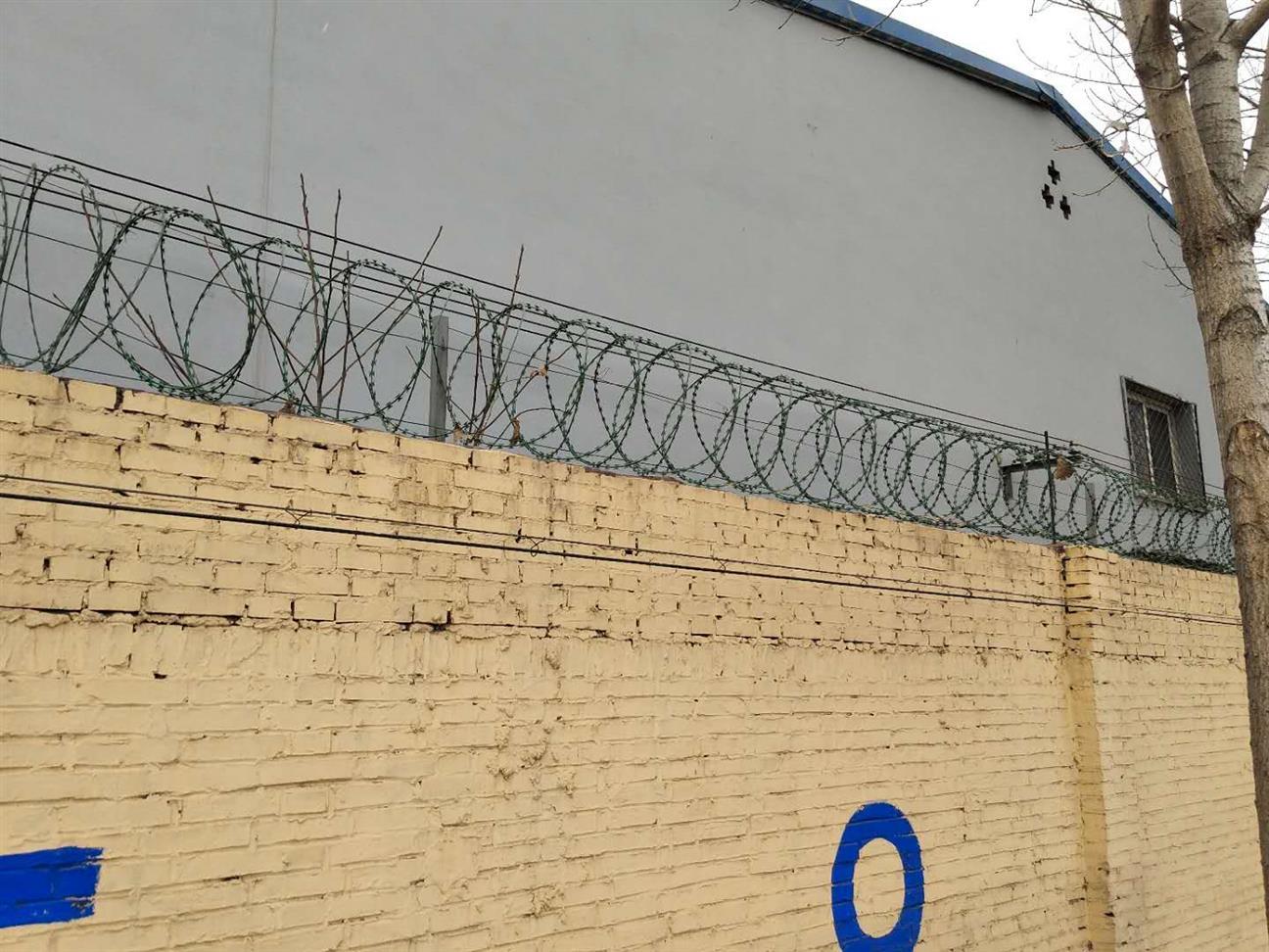 镀锌防攀爬滚刀刺小区围墙刺滚笼高铁304不锈钢刀片刺绳安装