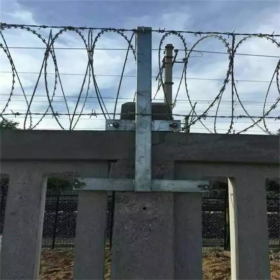 院墙不锈钢刀片刺绳275g刀刺网围墙防爬防盗带刺铁丝网铁蒺藜安装