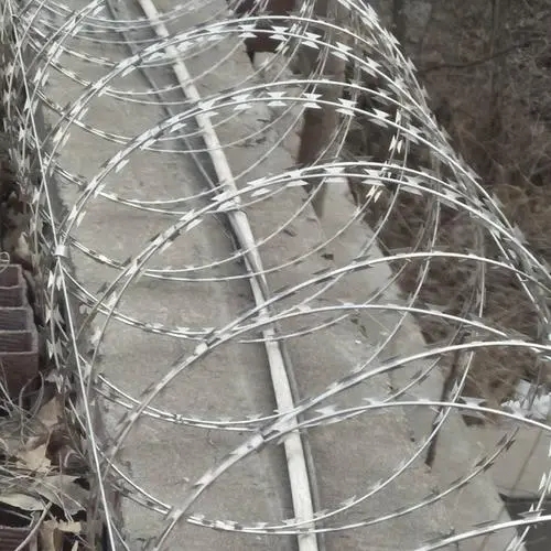 防盗刺绳加粗耐用警戒120g刀片刺网高锌刺丝滚笼材质