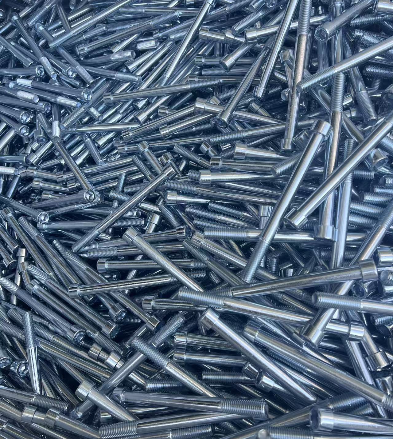 内六角圆柱头螺栓 8.8级 蓝白锌