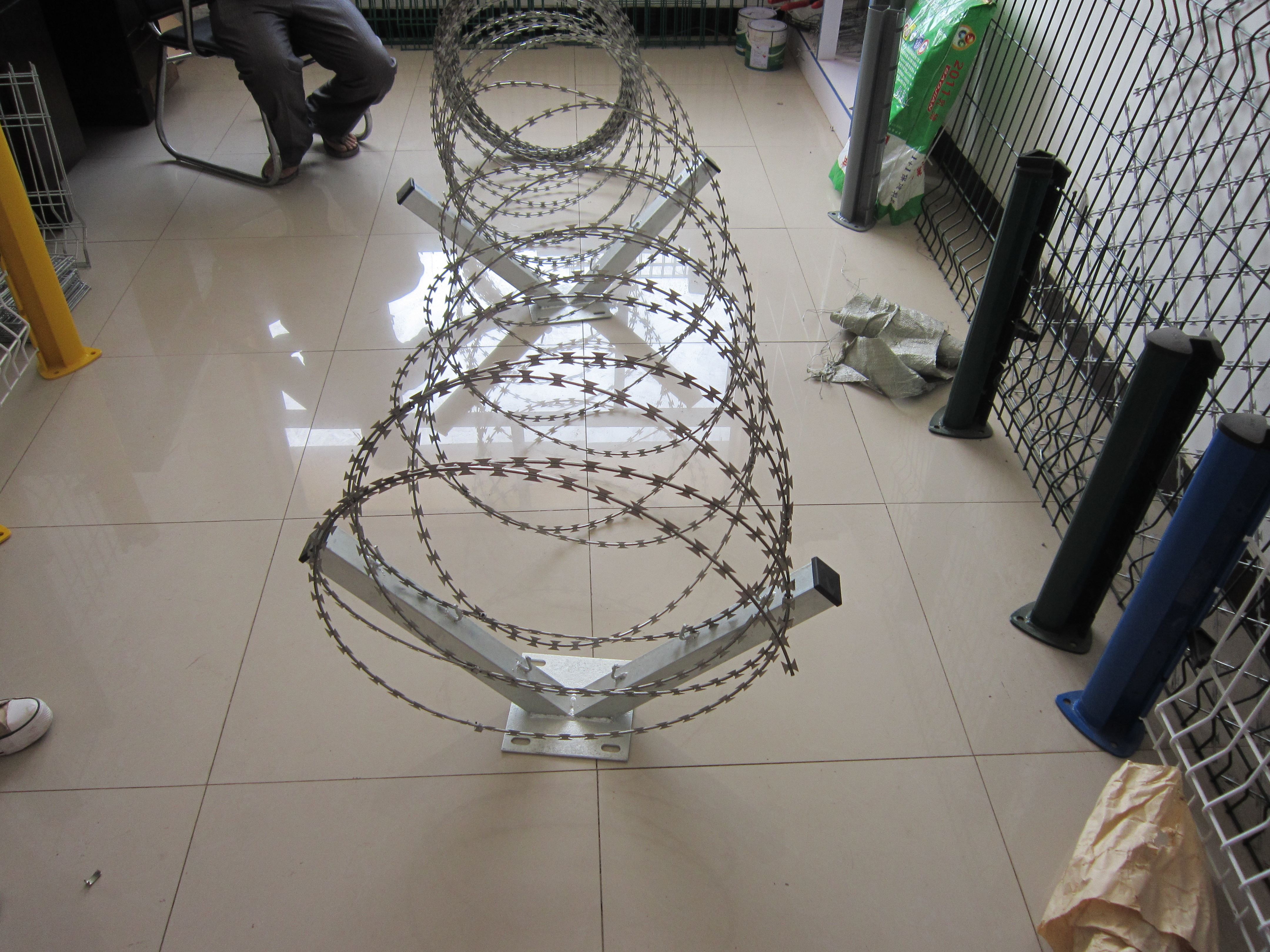 热镀锌不锈钢刀片刺绳路边防攀爬铁蒺藜201螺旋刀刺网颜色