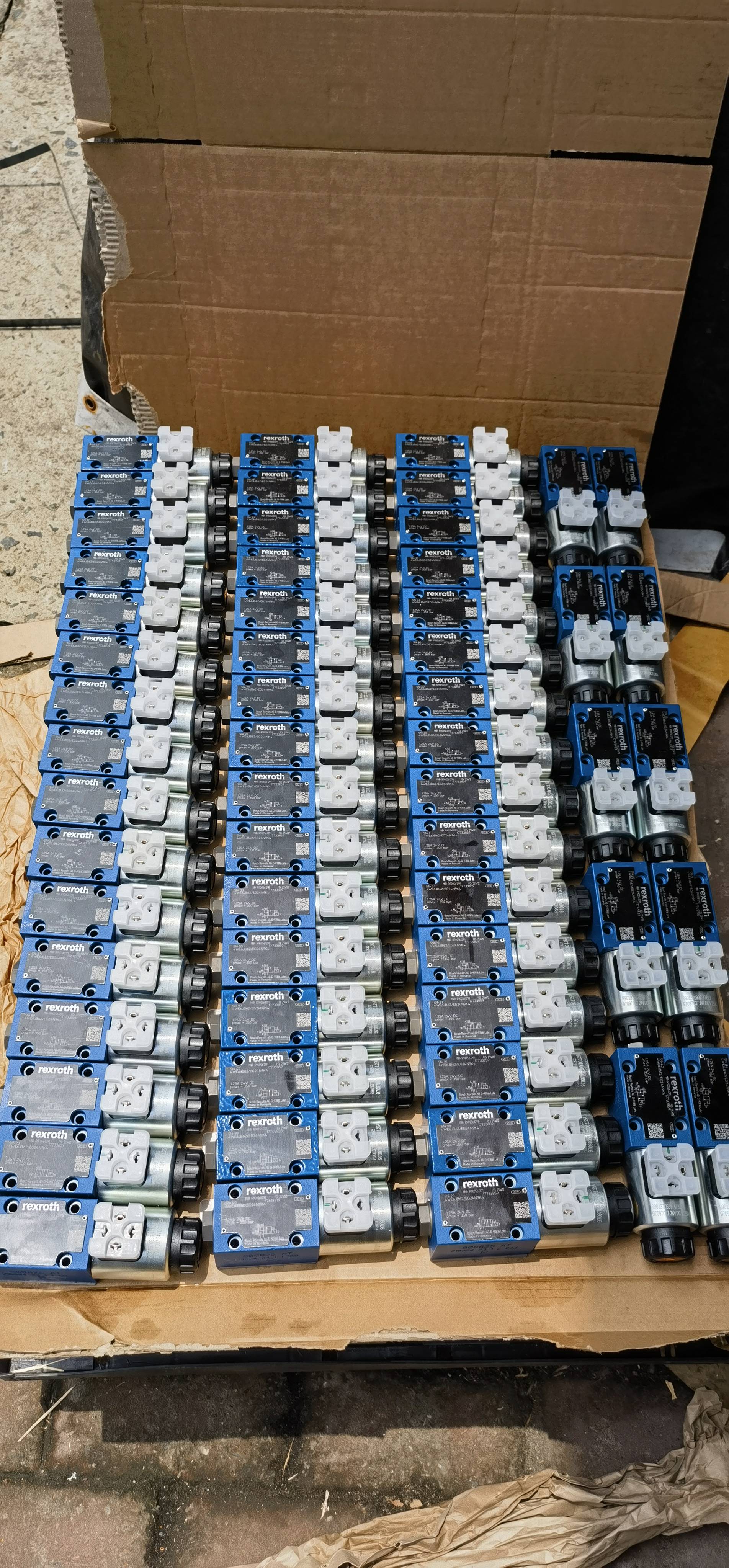 4WE6JB62/EG24N9K4 R900561291 德国力士乐REXROTH电磁阀原装6通经