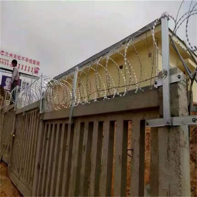院墙不锈钢刀片刺绳275g刀刺网围墙防爬拉力刮刀防盗网使用年限