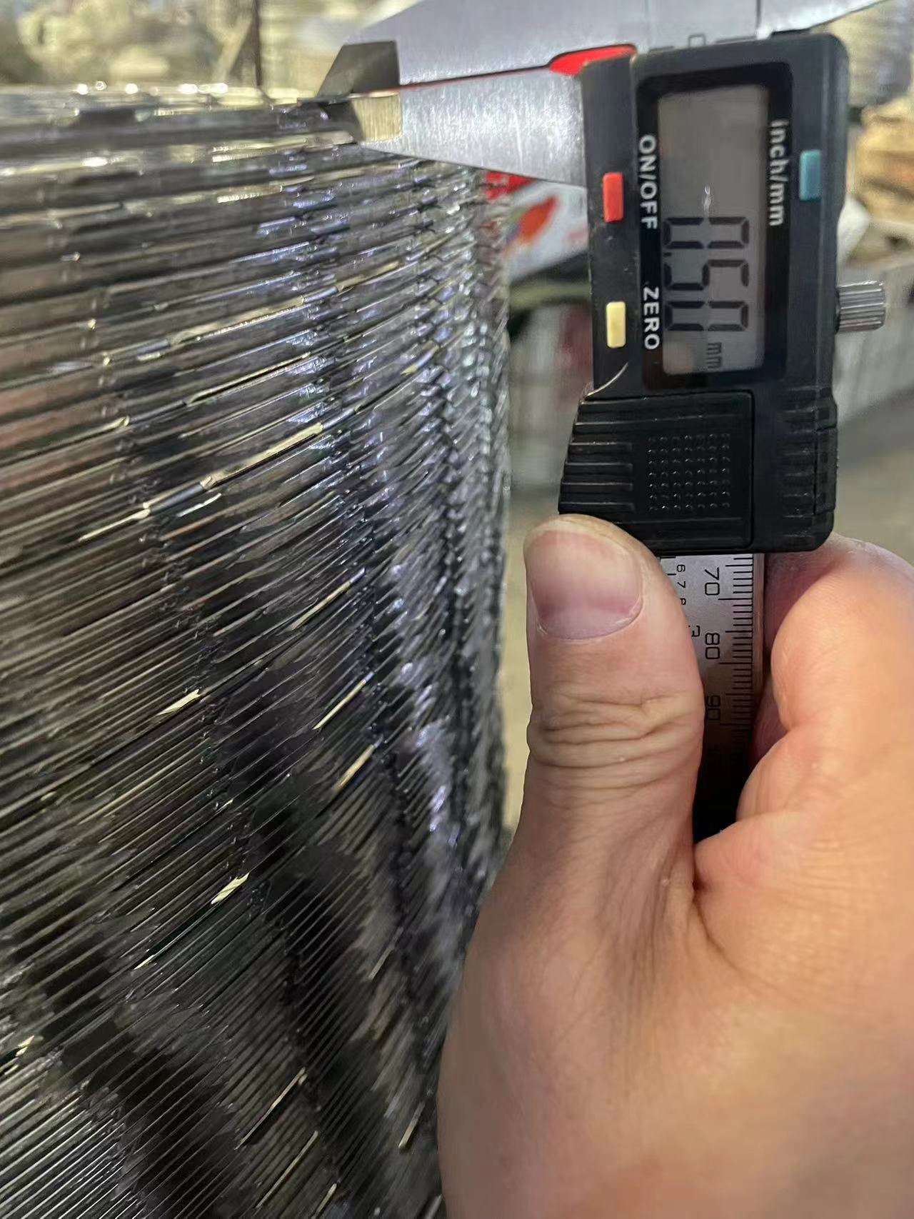 镀锌钢丝螺旋滚笼275g刀刺网高锌刀片刺丝材质